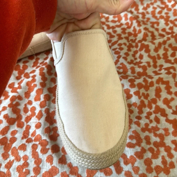 UGG Canvas espadrilles size 9.5 cream nwot - Picture 11 of 12